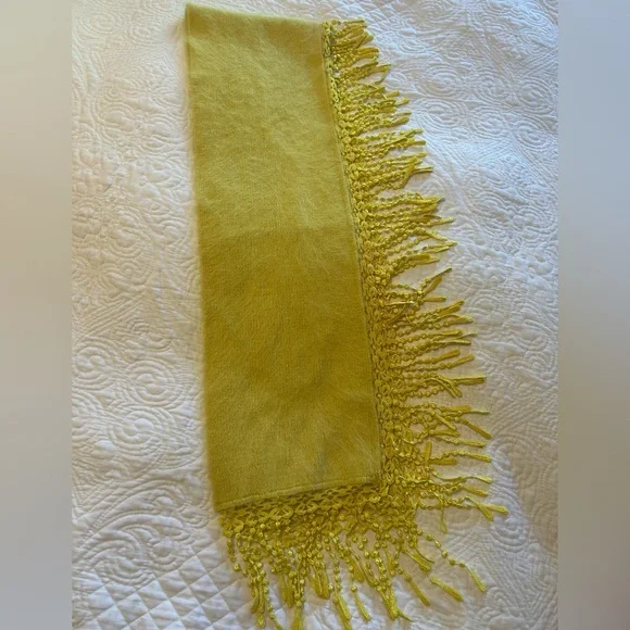 Vintage Vanesha Angora Fur Elegant Muted Yellow Fringe Scarf - Picture 6 of 9